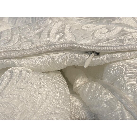 NIP J Queen New York White Euro Sham (1) EPIC 26" x 26" Jacquard Satin Sheen $85 - Picture 10 of 10